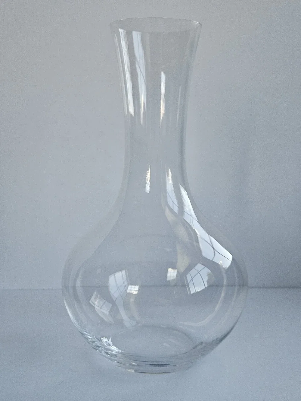Riedel Vivant Balloon Decanter carafe red wine display breathe quiet luxury vase